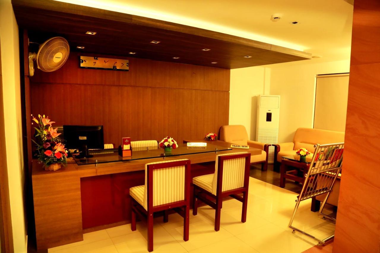 Hotel De Grand Kozhikode Bagian luar foto