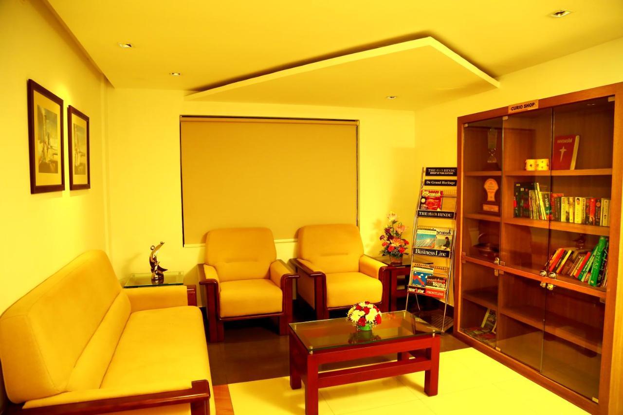 Hotel De Grand Kozhikode Bagian luar foto