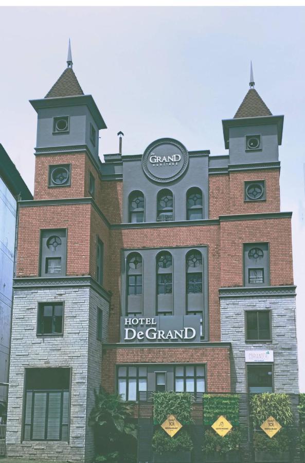 Hotel De Grand Kozhikode Bagian luar foto