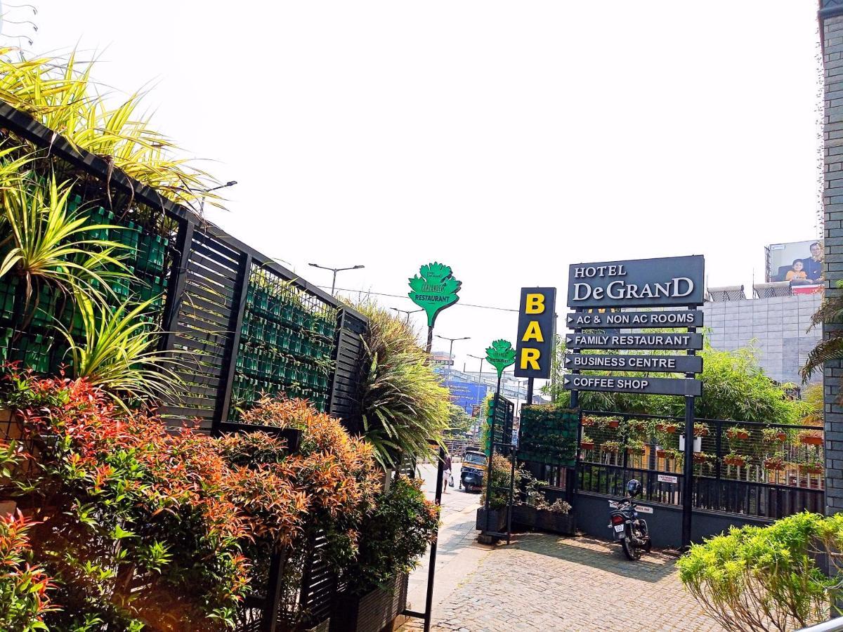 Hotel De Grand Kozhikode Bagian luar foto