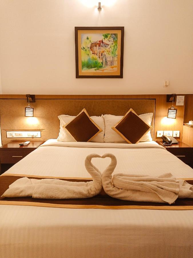 Hotel De Grand Kozhikode Bagian luar foto