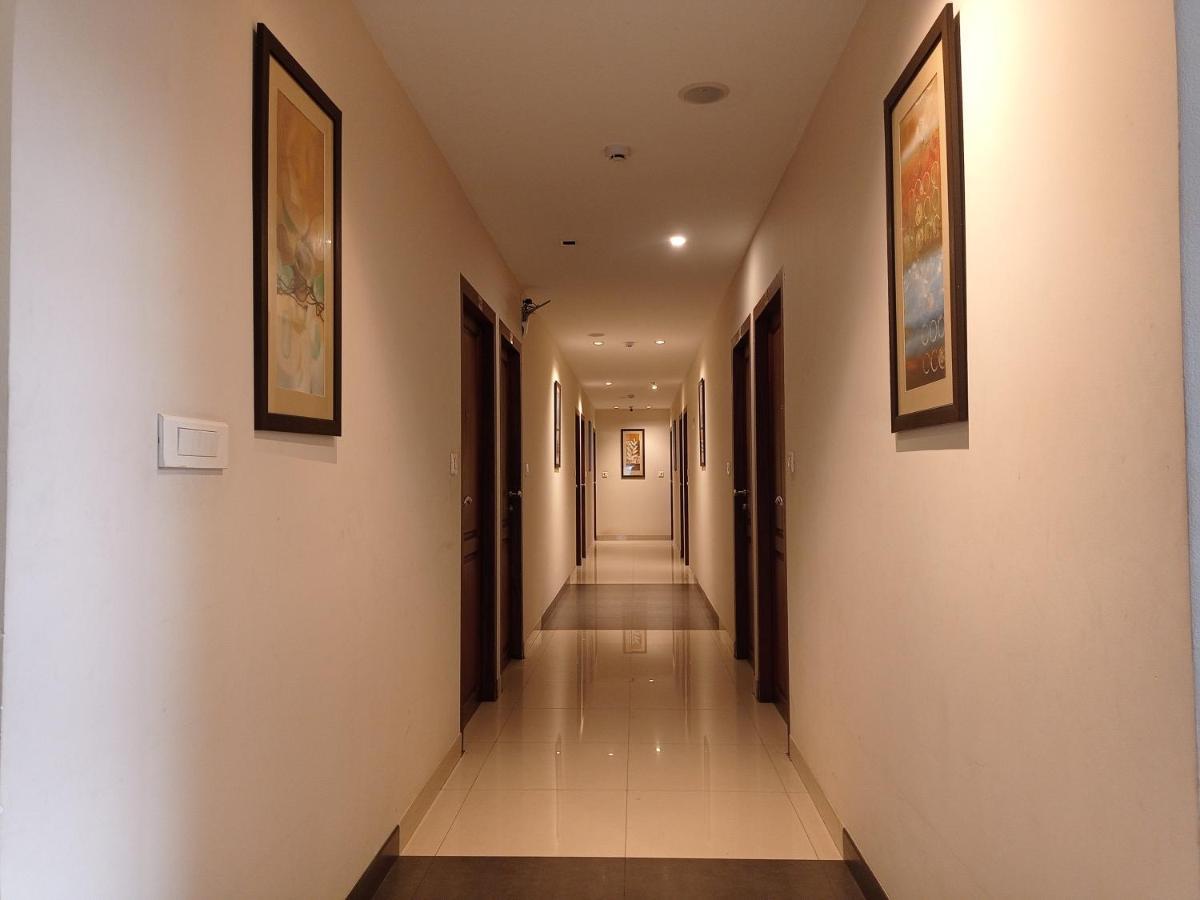 Hotel De Grand Kozhikode Bagian luar foto