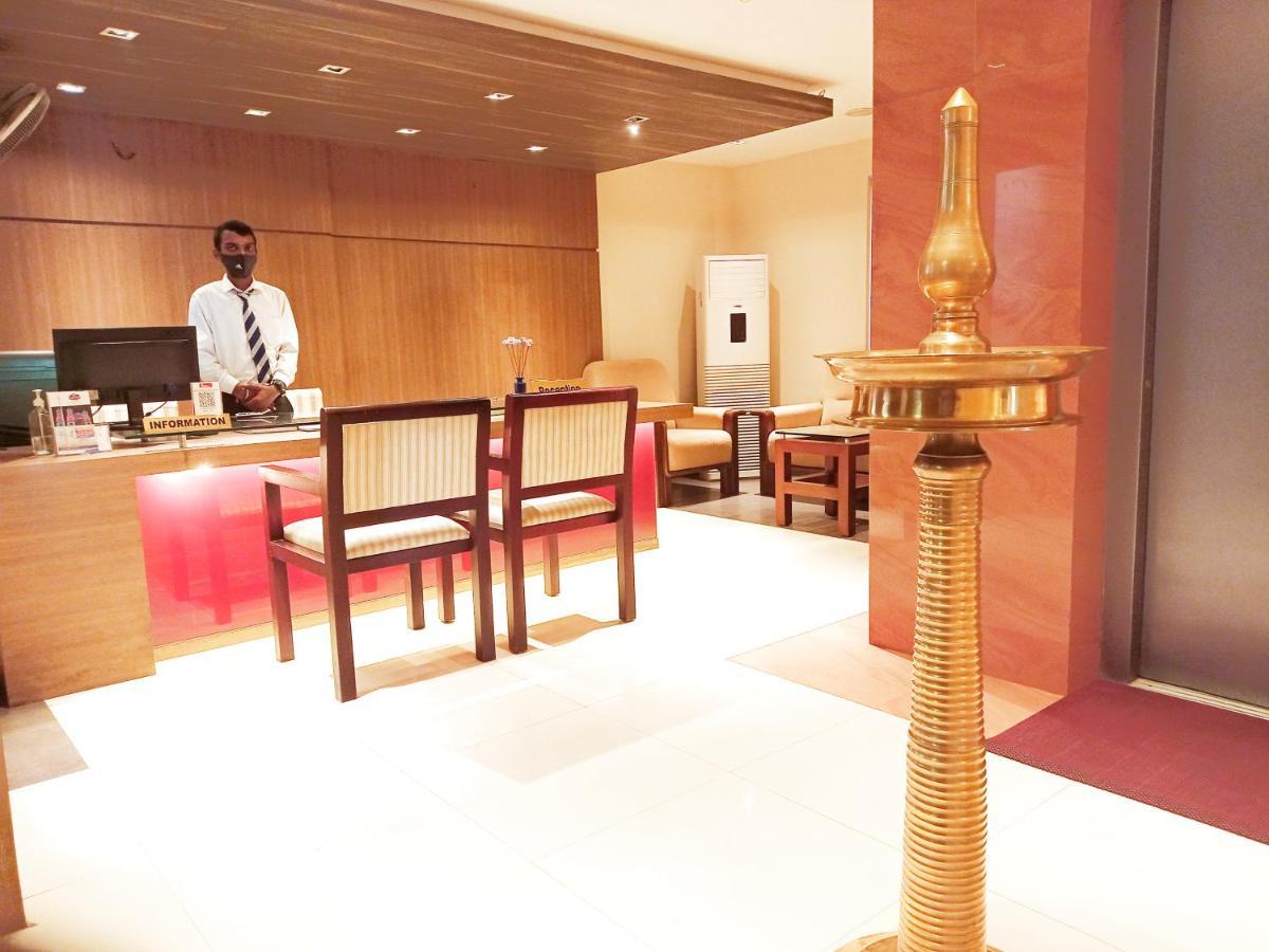Hotel De Grand Kozhikode Bagian luar foto