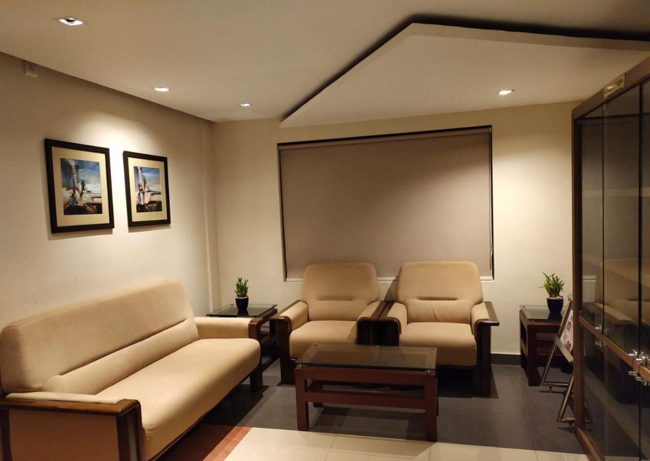 Hotel De Grand Kozhikode Bagian luar foto