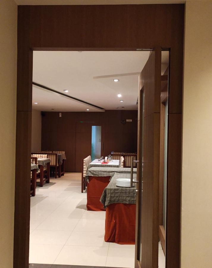 Hotel De Grand Kozhikode Bagian luar foto
