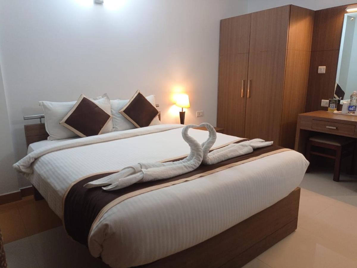 Hotel De Grand Kozhikode Bagian luar foto