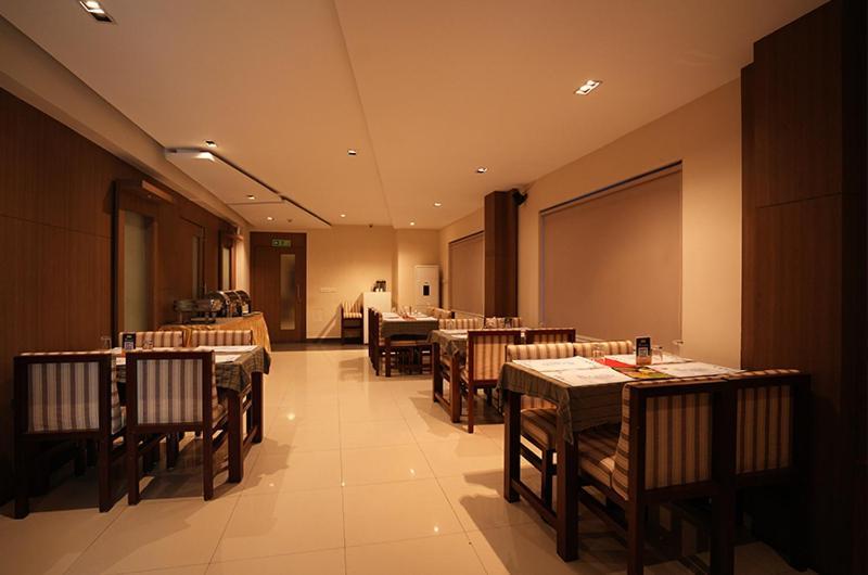 Hotel De Grand Kozhikode Bagian luar foto