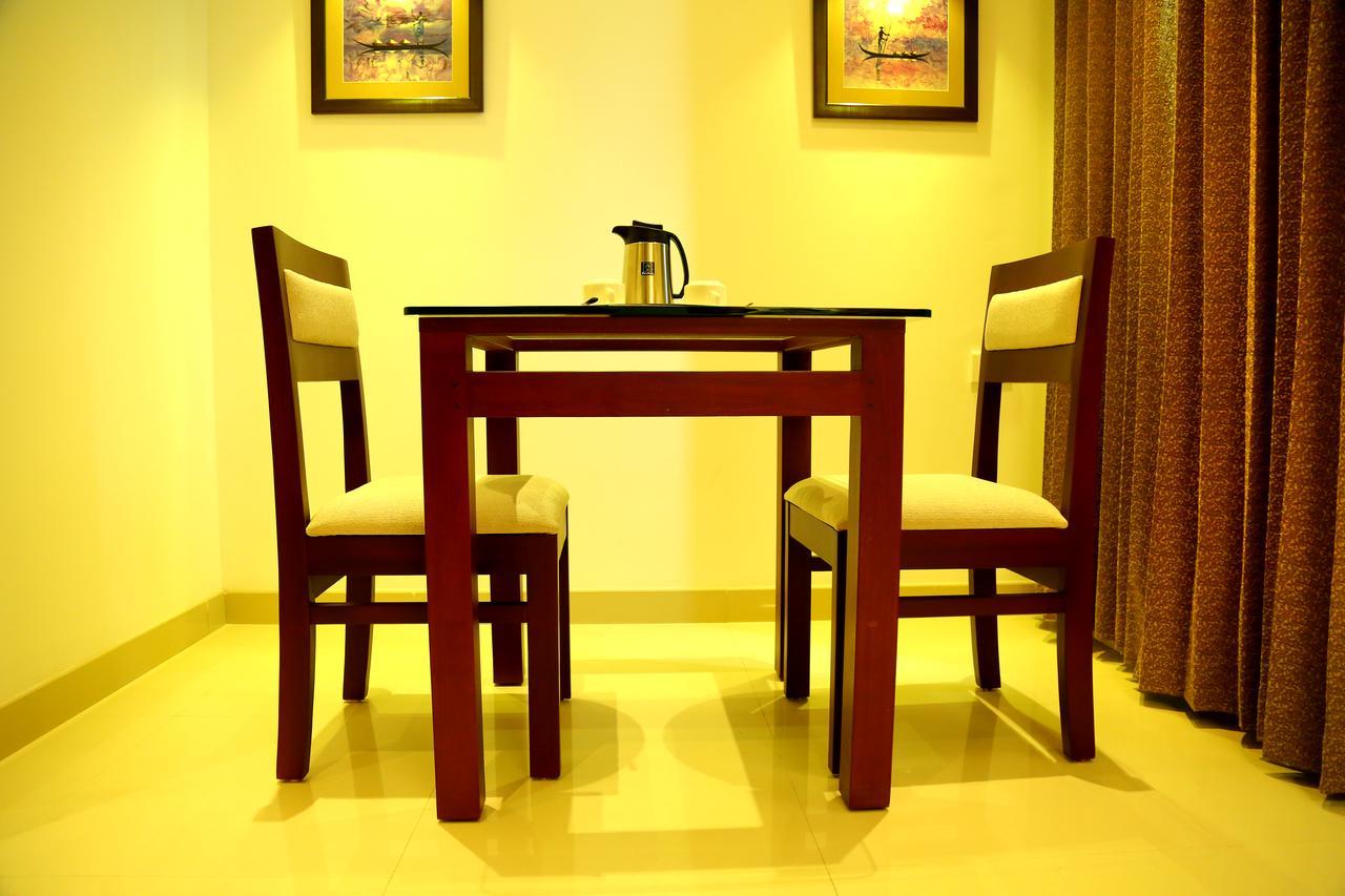 Hotel De Grand Kozhikode Bagian luar foto