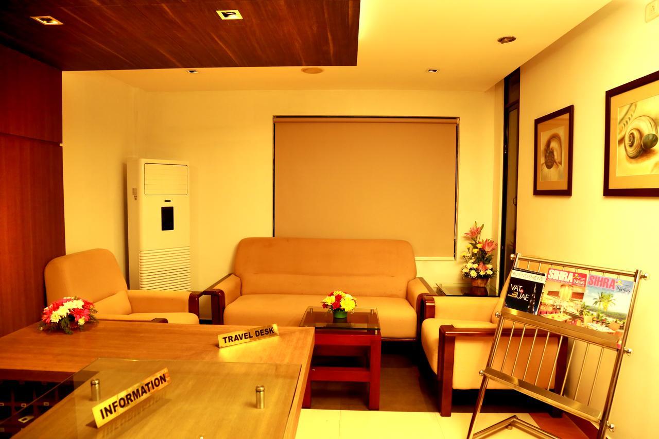 Hotel De Grand Kozhikode Bagian luar foto