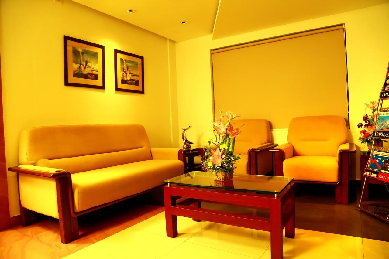 Hotel De Grand Kozhikode Bagian luar foto
