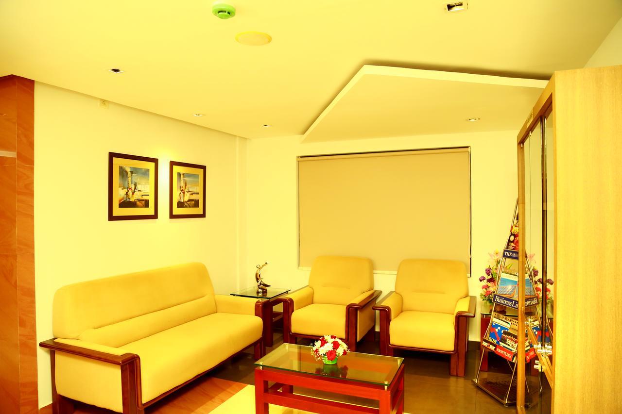 Hotel De Grand Kozhikode Bagian luar foto